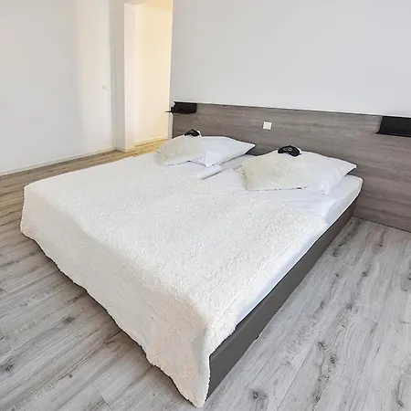 Prima & Hof - Digitales & Rezeptionsloses 3* 诺伊鲁平