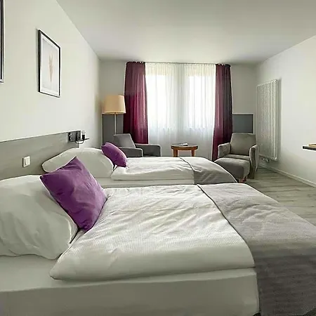 Prima & Hof - Digitales & Rezeptionsloses B&B 네우루핀