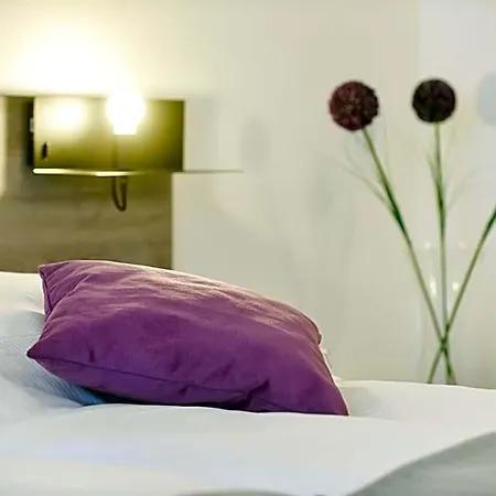 Prima & Hof - Digitales & Rezeptionsloses B&B 네우루핀