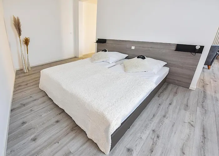 Prima & Hof - Digitales & Rezeptionsloses 3* Neuruppin